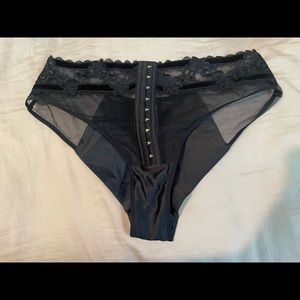 New With Tags Victoria's Secret Very Sexy Black Mid-Rise Cheeky Lingerie Panties
